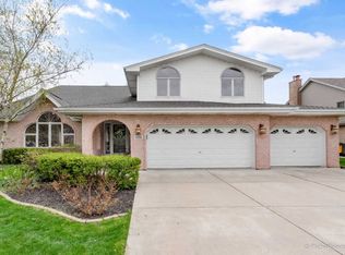 1126 Norwalk Rd, Lemont, IL 60439