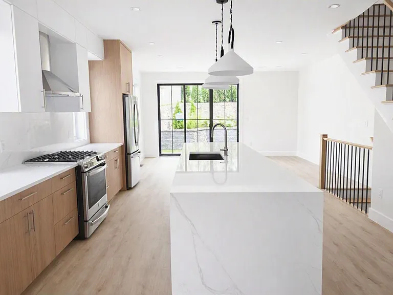 210 Underhill Ave — Photo 5