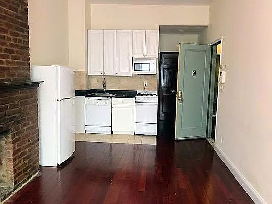 2nd image of 161 W 95th St #2X