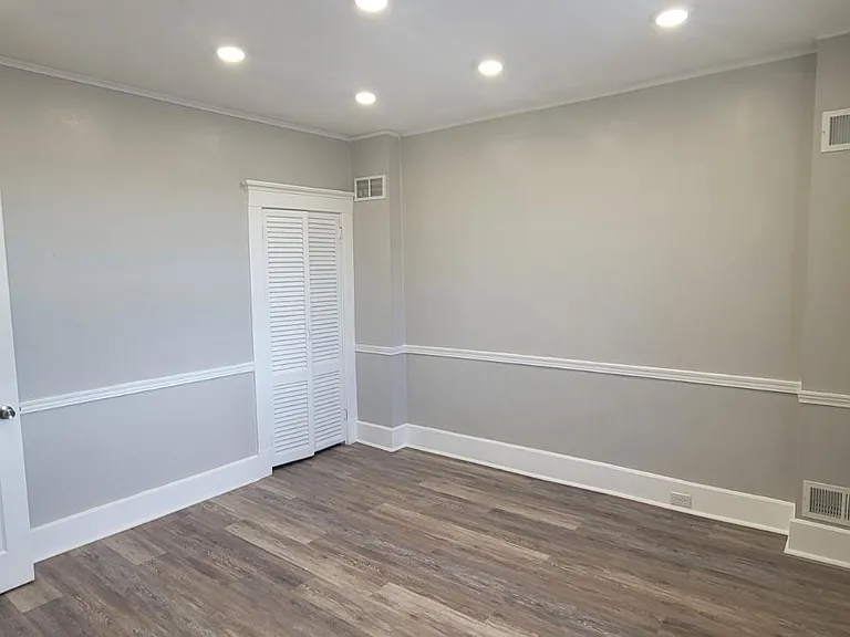 5896 Hobart St — Photo 5