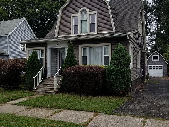 2nd image of 132 W 11th St