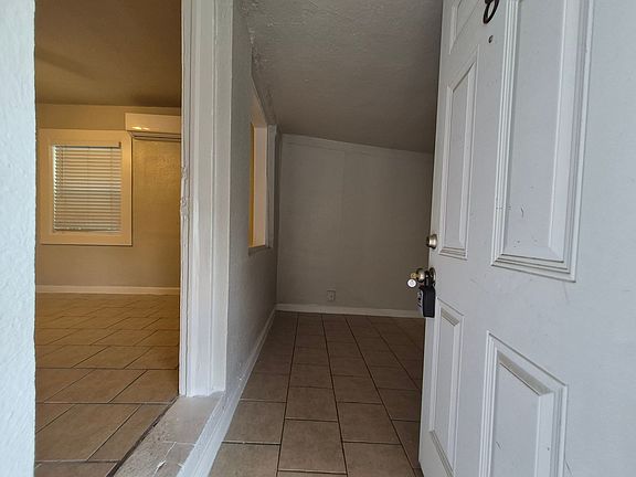 2nd image of 115 Caldwell St #8
