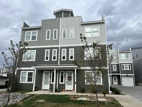 4912 Delaware Ave — Photo 1