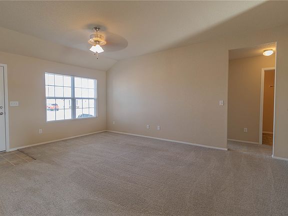 4th image of 1531 Scotland Dr