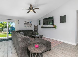 1037 SE Lansdowne Ave, Port Saint Lucie, FL 34983