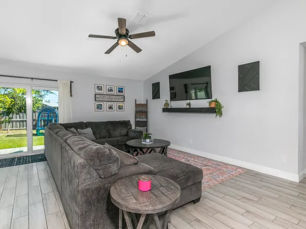 1037 SE Lansdowne Avenue, Port St Lucie, FL 34983