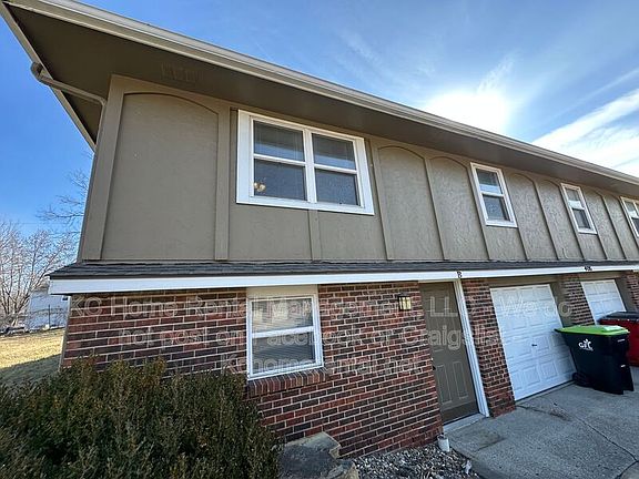 3rd image of 405 NE Westwind Dr APT B