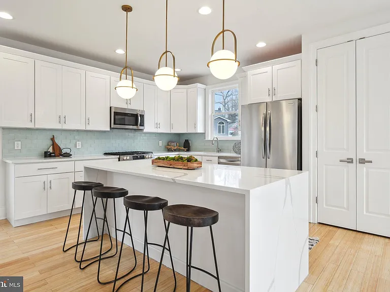 2837 Myrtle Ave NE — Photo 7