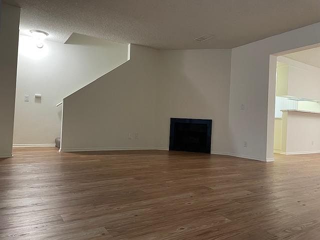 Living Room/Gas Fireplace