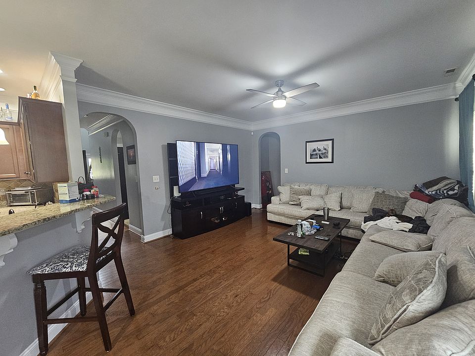 1st image of 210 Vilas Way N