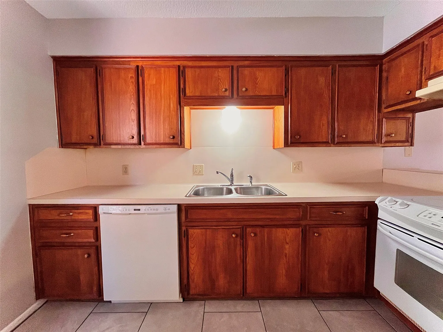 2 bed, 1.0 bath, 927 sqft, $1,100 — Photo 3