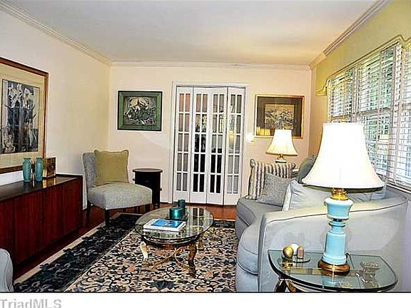 3rd image of 2994 Marguerite Park Dr