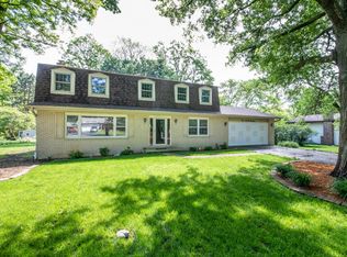 10S197 Springbrook Dr, Naperville, IL 60565