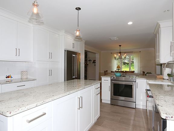 3rd image of 34 Hilltop Dr