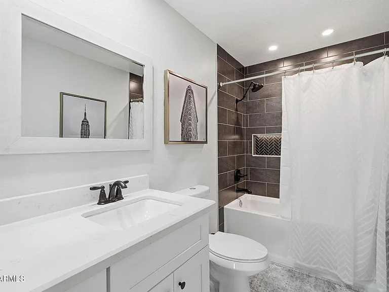 3041 E Elm St — Photo 34