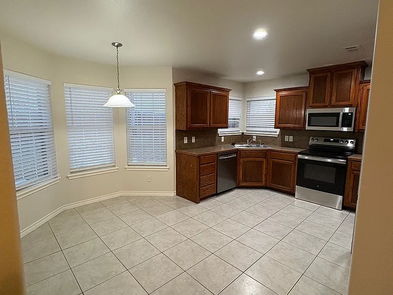 5417 Yellow Brick Rd — Photo 4