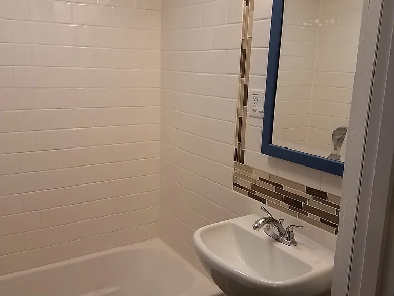 2431 Dillman St — Photo 6