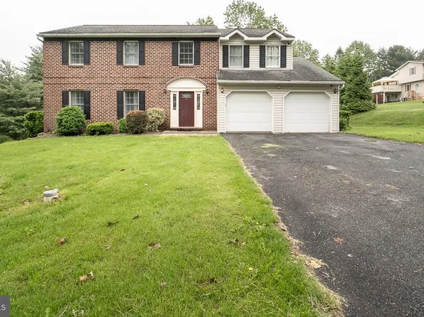 311 Mountain Ave, Robesonia, PA 19551