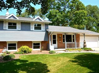 1216 Blue Ridge Dr, Green Bay, WI 54304