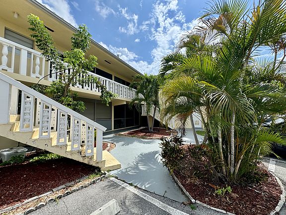 3rd image of 2101 NE 68th St APT 203