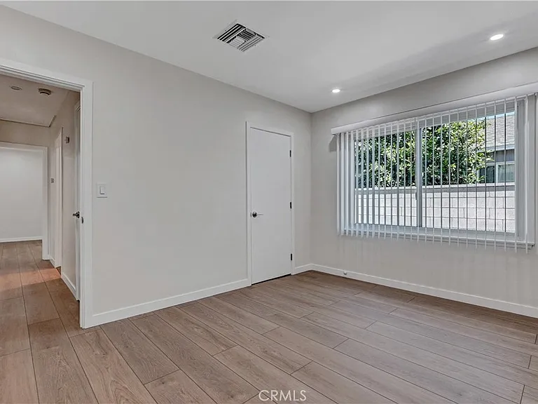 6851 Forbes Ave — Photo 27