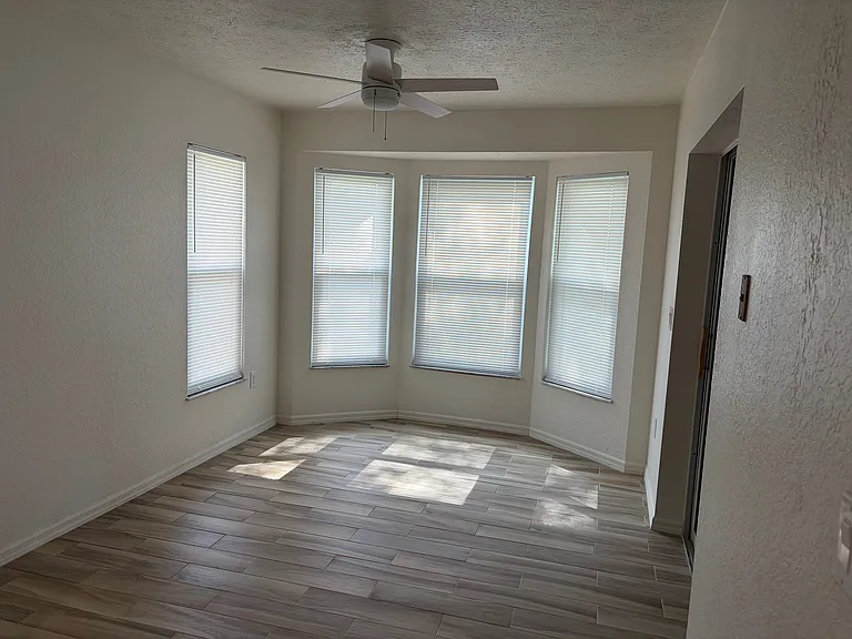 4342 Las Palmas Ave — Photo 7