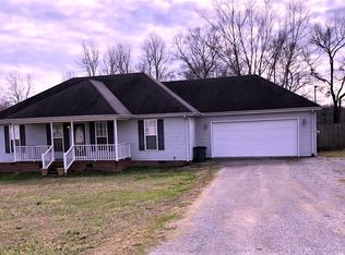 27 Fox Wood Dr, Fayetteville, TN 37334
