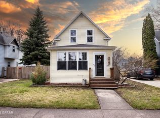 712 Chestnut St, Grand Forks, ND 58201