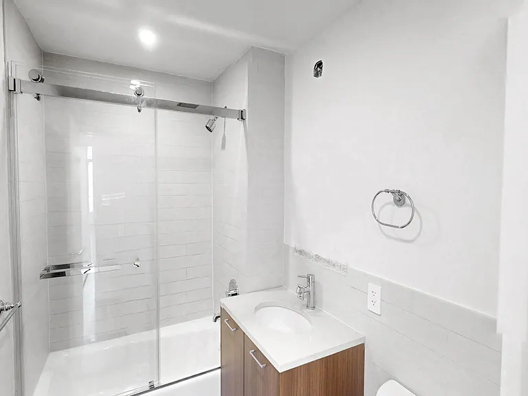 1115 Broadway #8C — Photo 7