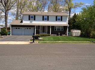 831 Davis Pl, North Brunswick, NJ 08902