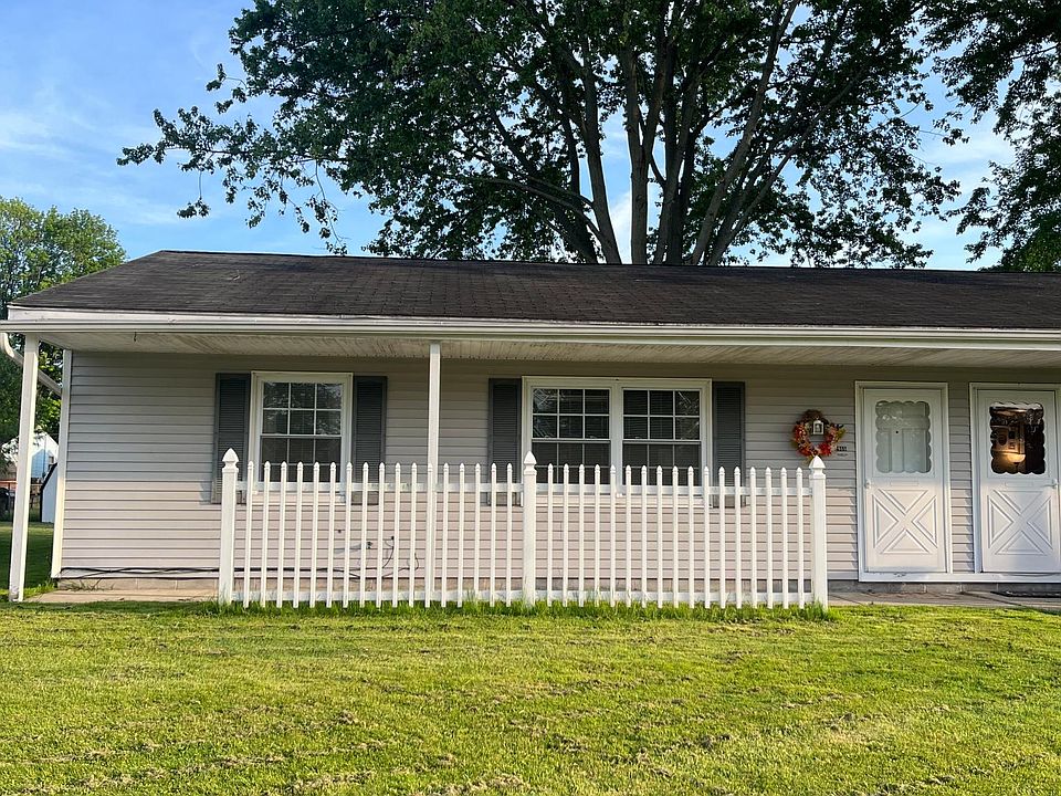 1st image of 42965 Emerald Dr