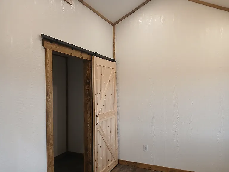 900 Railway St — Photo 5