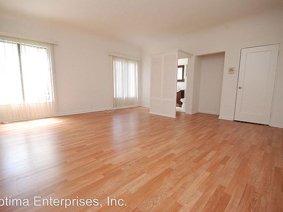 2nd image of 148 S Bedford Dr APT 11