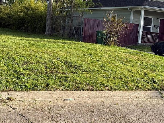 3rd image of 6211 Guadalupe St