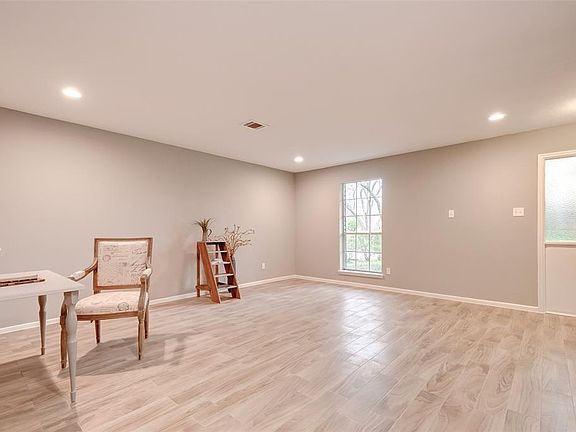 4th image of 12139 Valley Hills Dr