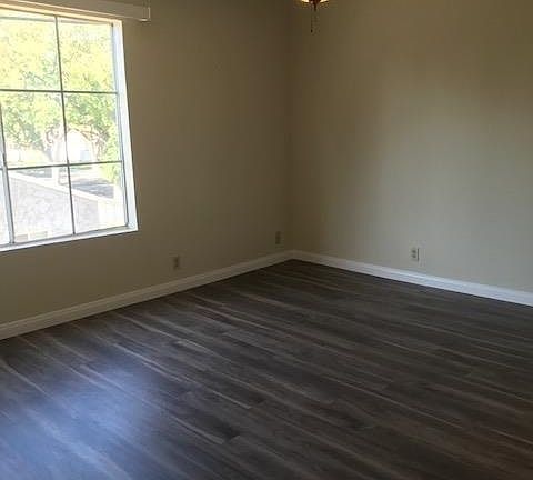 4th image of 2908 W Victory Blvd #G
