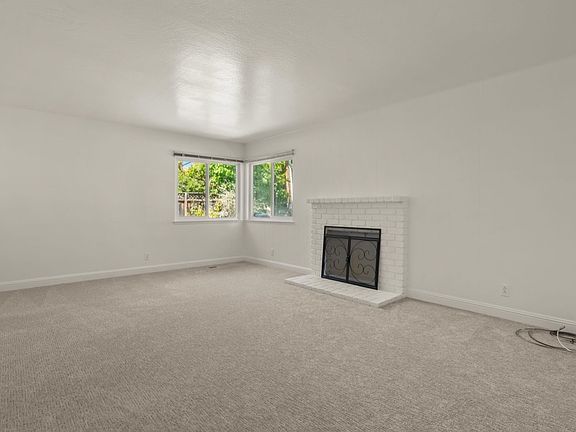 3rd image of 921 Rock Ave