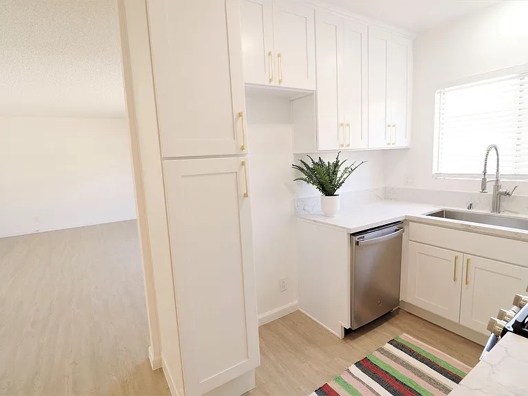 2 Weeks Free! Remodeled 1-Bedroom — Photo 18