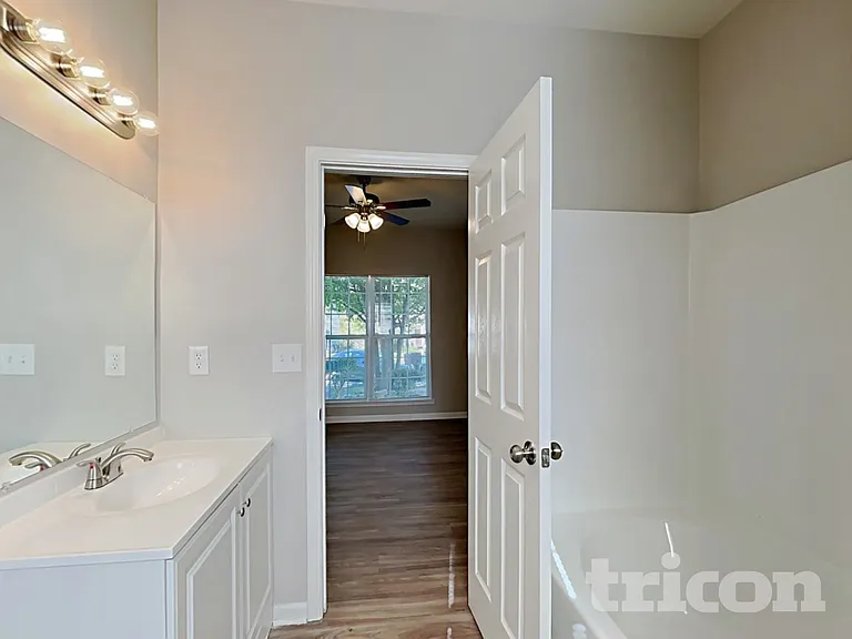 1211 Joannas Ct — Photo 6