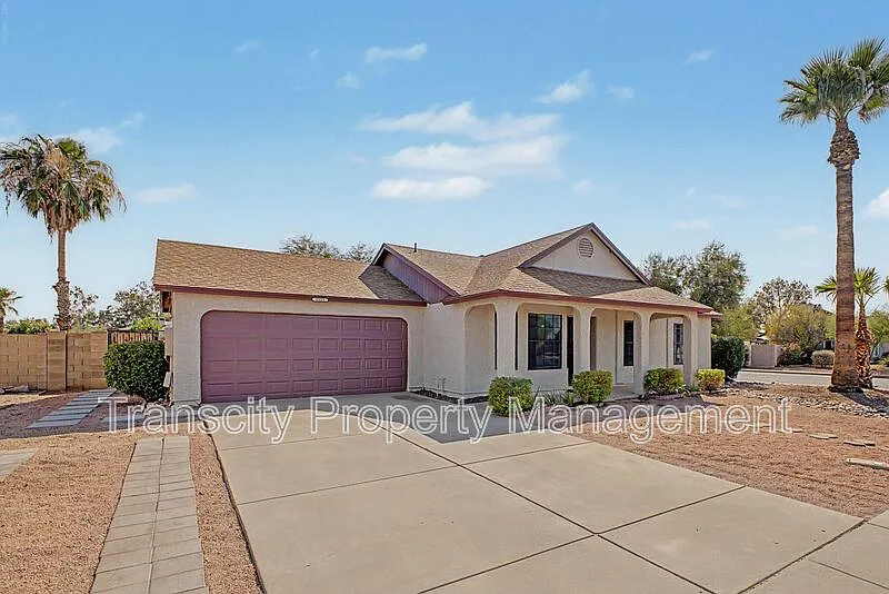3 bed, 2.0 bath, 1163 sqft, $1,995 — Photo 2