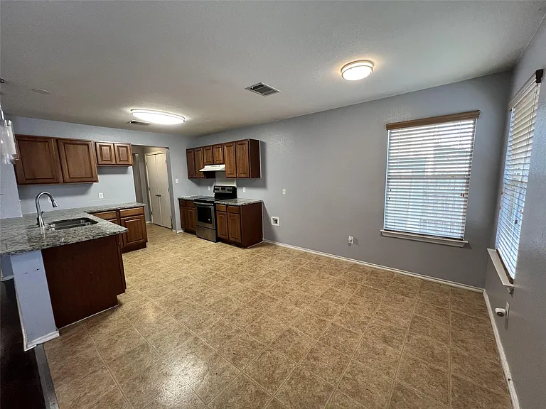 13501 Marie Ln — Photo 6