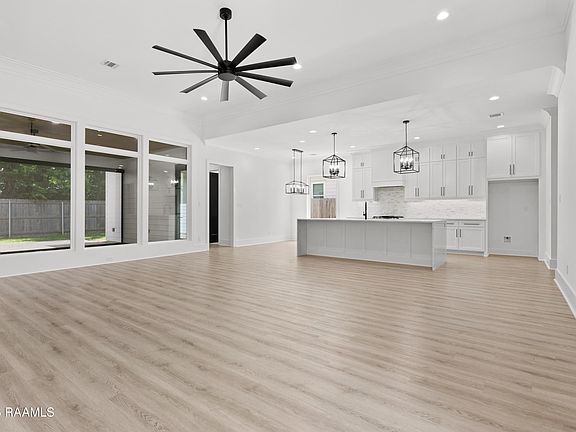 3rd image of 102 Timber Mill St