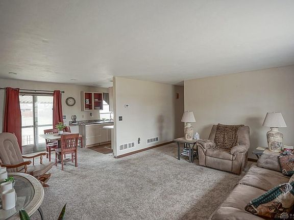3rd image of 860 Waldrun Ave