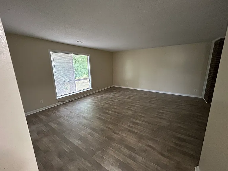 Oakwood Apartments — Photo 3