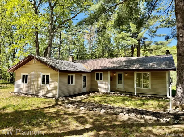 7050 Valley Ln, Atlanta, MI 49709