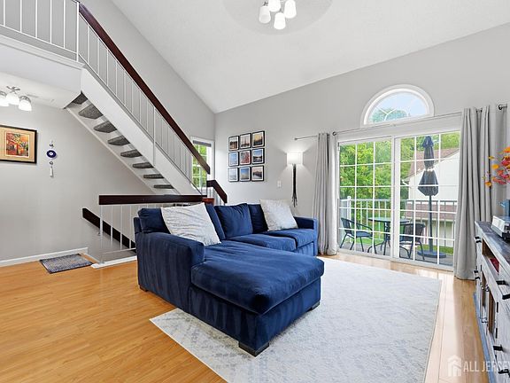 2nd image of 2508 Commons Dr