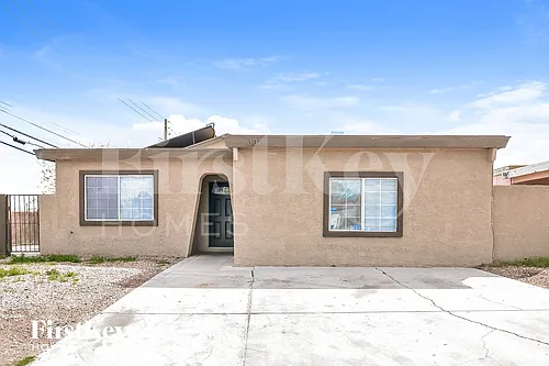 301 Kings Ave Photo 1