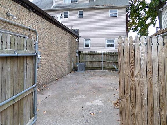 5th image of 470 Midland Ave