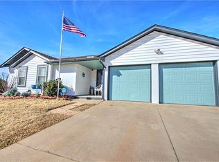 601 NE 15th St, Moore, OK 73160