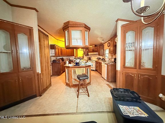 5th image of 2329 Big Creek Dr SW